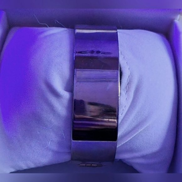 Gold colored clip on bracelet - Picture 2 of 2